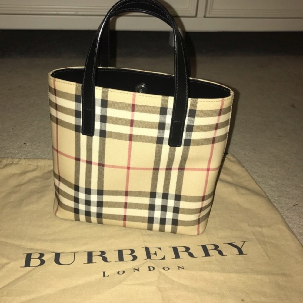 Burberry Handbag!!! Excellent Condition!!!